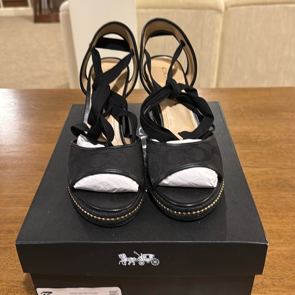 New never worn with original box coach size 9, black Wedge sandals